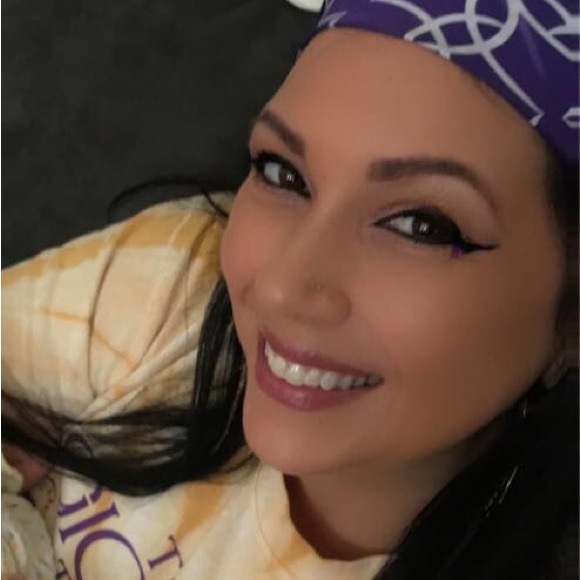 Meet your Posher, Nicole - Picture 5 of 10